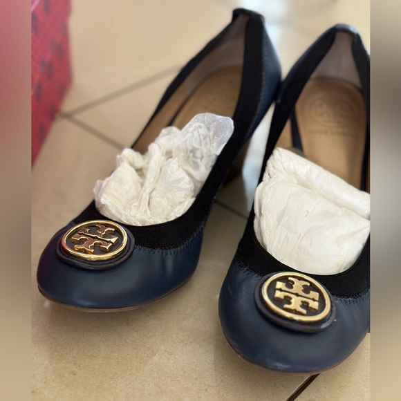 Pre own condition Tory Burch Caroline wedge Claire blue size 7 - Picture 2 of 7